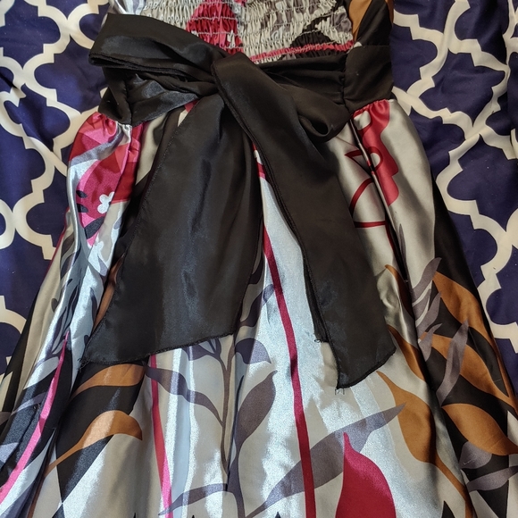 Sun Dress 👗 - Picture 2 of 2